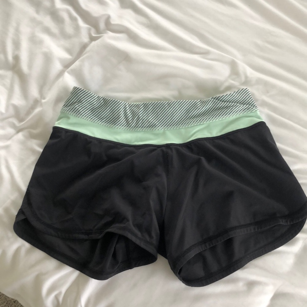 BLACK LULULEMON SHORTS